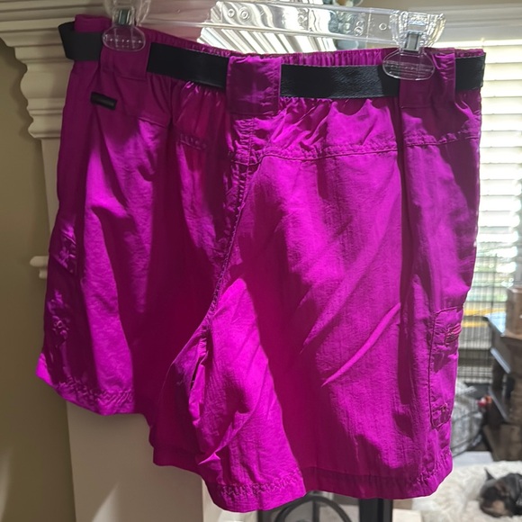 Colombia Women's Pink Shorts 6” Sz M - Picture 7 of 9